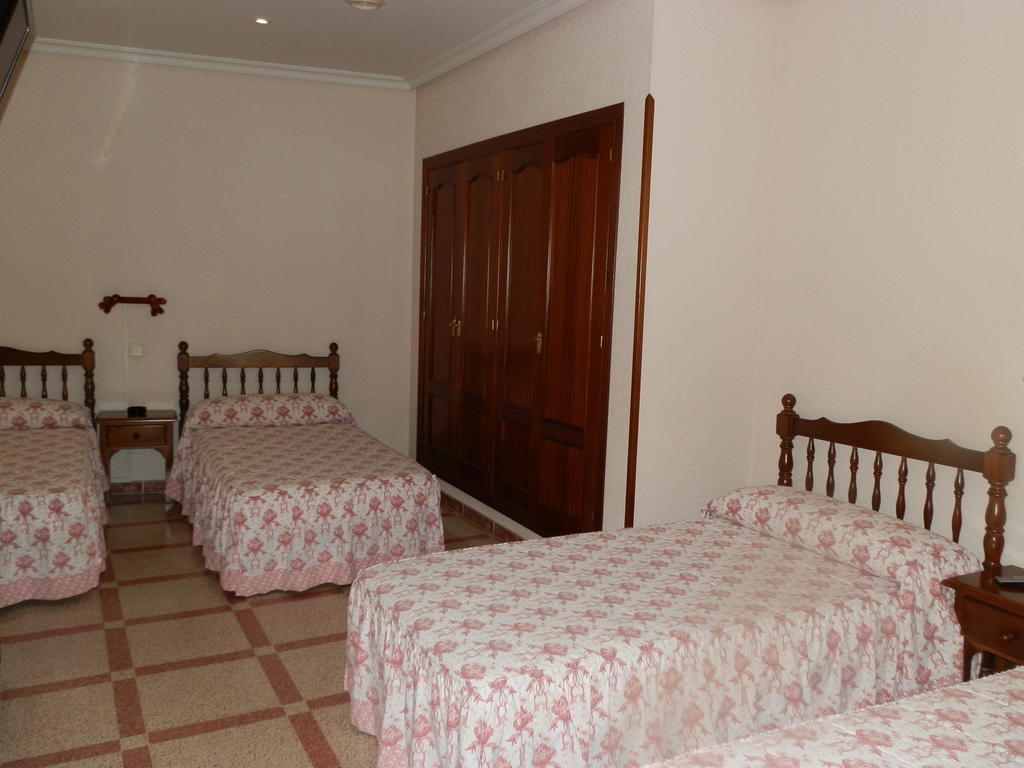 Hostal San Poul Consuegra Exteriör bild